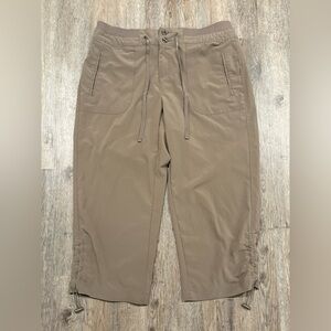 Khakis and Co knee length shorts size 6